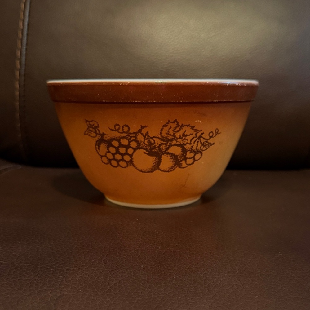 Vintage Pyrex Old Orchard mixing bowl